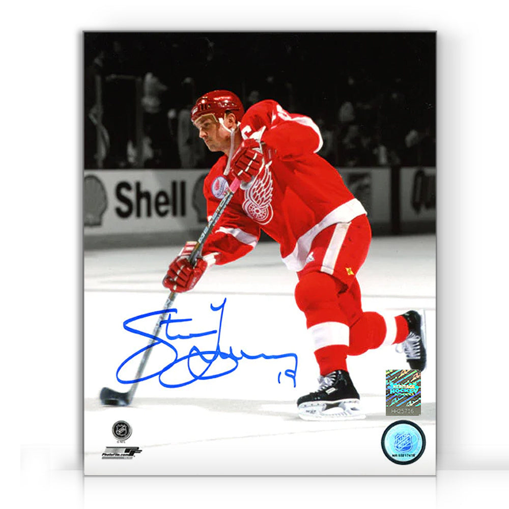 Canadian hockey player Steve Yzerman of the Detroit Red Wings