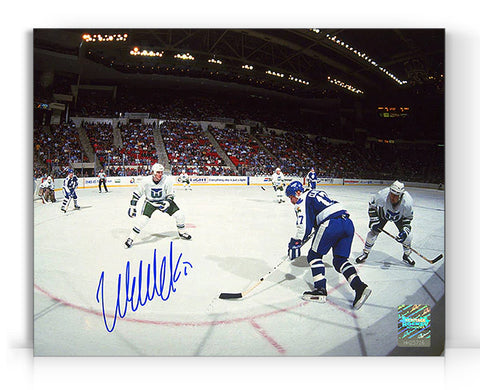 Wendel Clark a signé une photo panoramique des Maple Leafs de Toronto 8 x 10