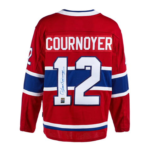 Yvan Cournoyer a signé le maillot des Canadiens de Montréal