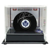 Darryl Sittler a signé une rondelle des Maple Leafs de Toronto avec vitrine