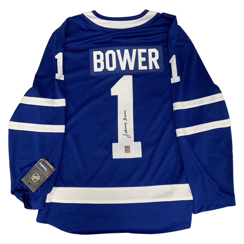 Johnny Bower a signé le maillot des Maple Leafs de Toronto