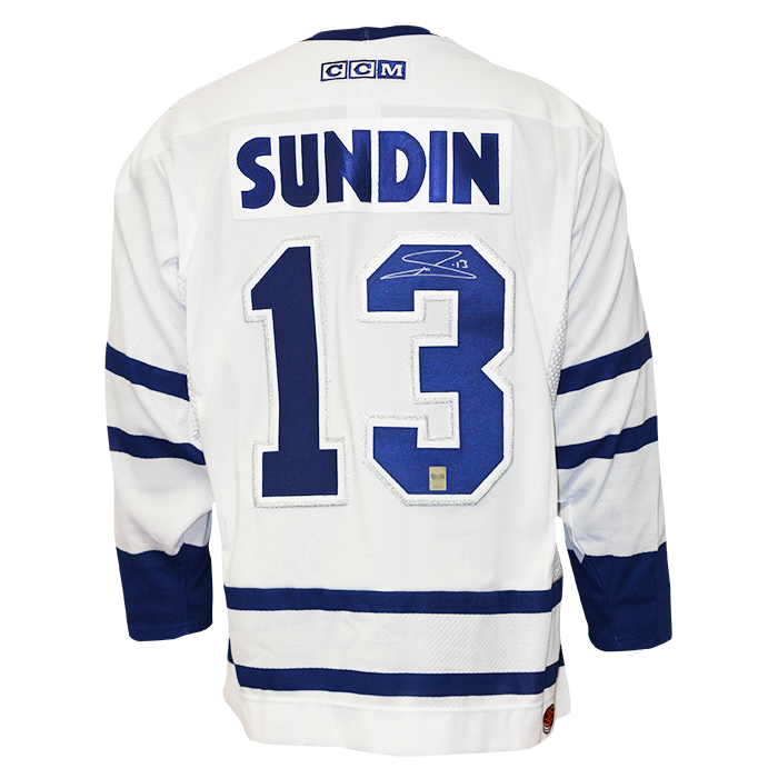 Mats Sundin a signé le maillot des Maple Leafs de Toronto